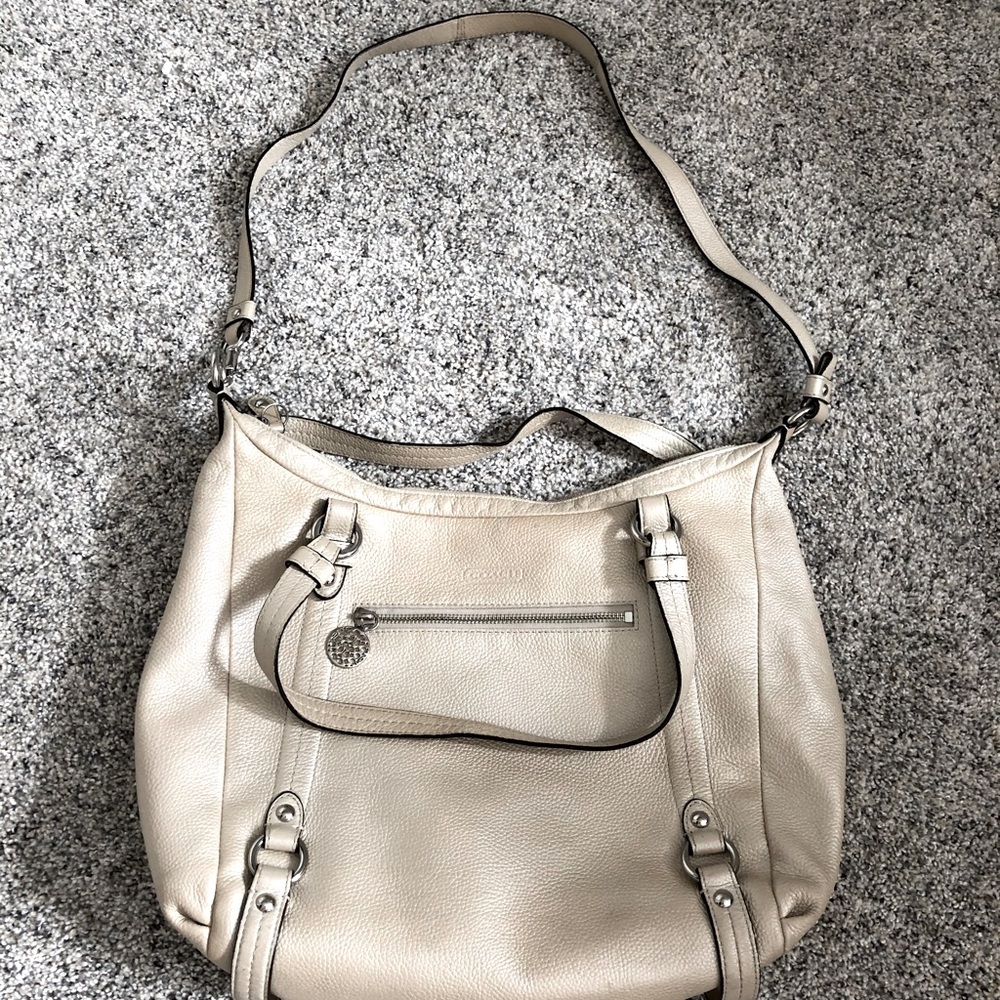 Coach leather shoulder/cross body bag - med size